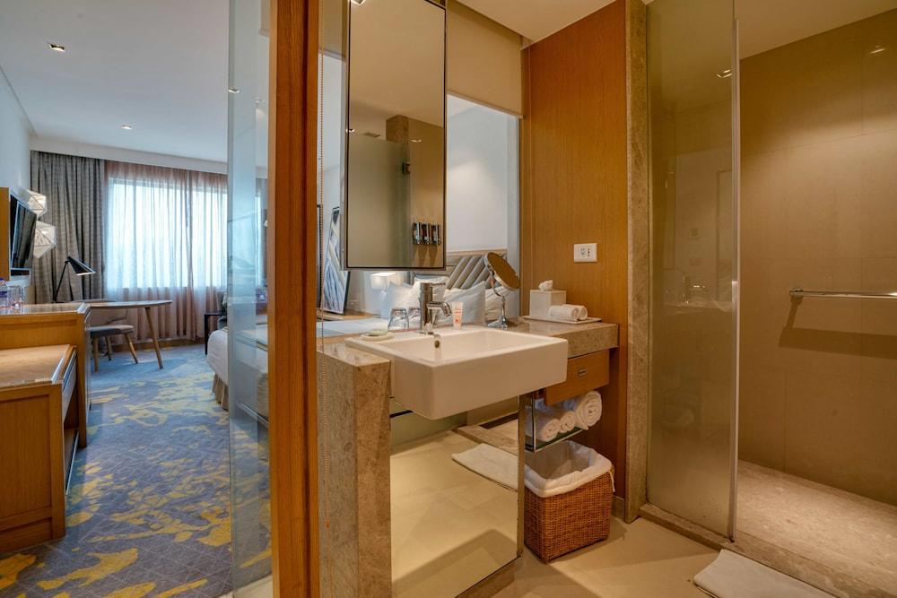 Welcomhotel By Itc Hotels, Racecourse, Coimbatore Exterior photo A bathroom in a hotel room