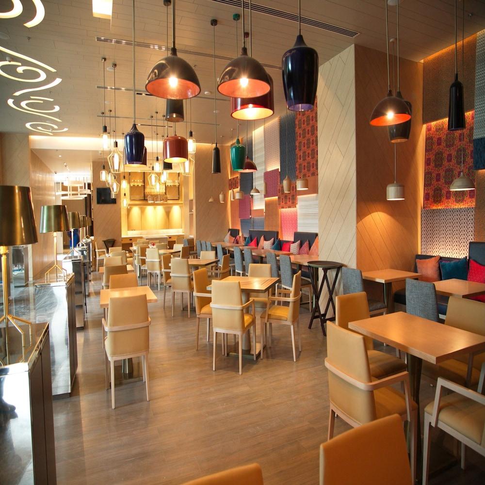 Welcomhotel By Itc Hotels, Racecourse, Coimbatore Exterior photo The interior of a typical Starbucks