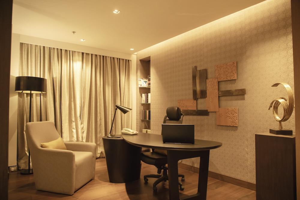 Welcomhotel By Itc Hotels, Racecourse, Coimbatore Exterior photo A private office