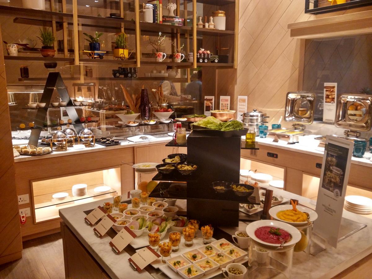 Welcomhotel By Itc Hotels, Racecourse, Coimbatore Exterior photo A buffet at a hotel
